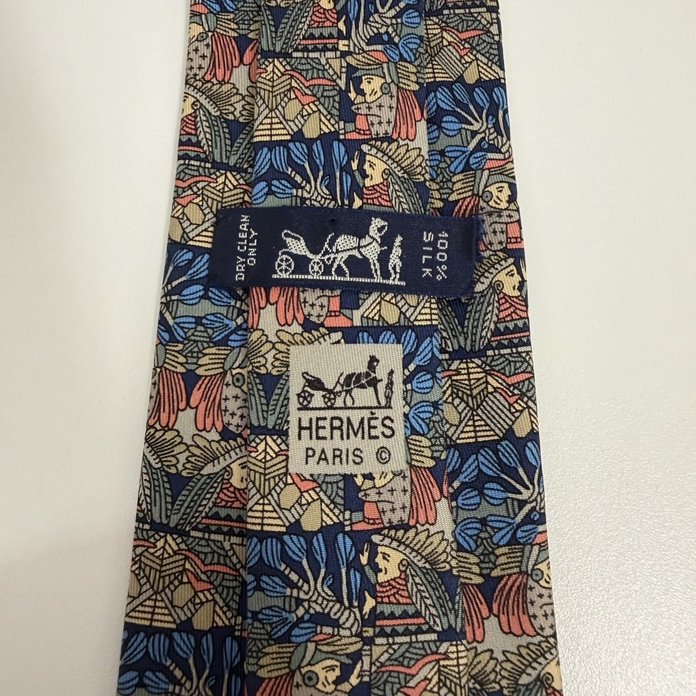 Hermes Mens Tie Native American Aztec Multicolor 7403 PA 3.25" (W) x 57" (L) euc